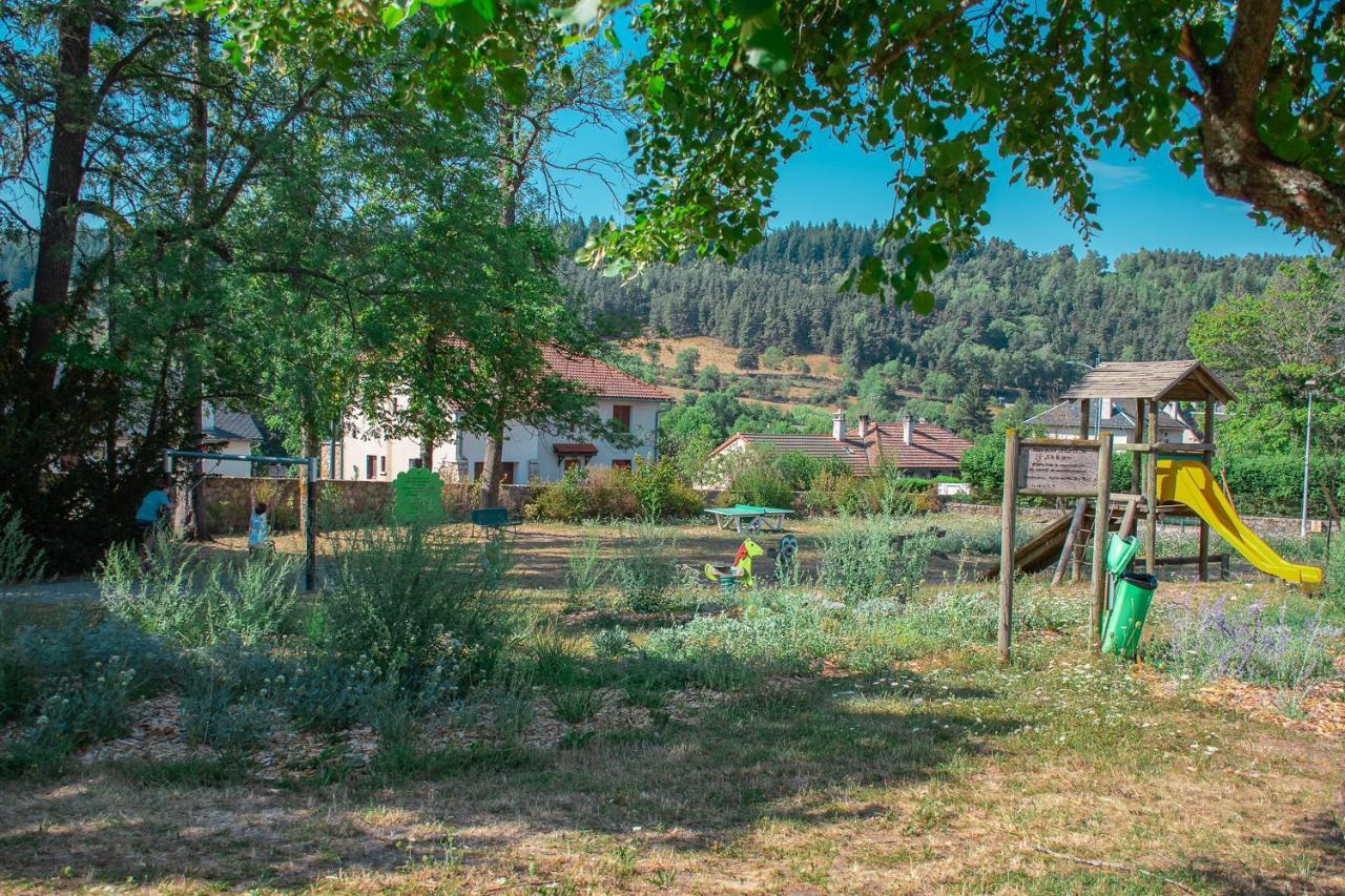 Villages De Gites Le Pigeonnier Le Malzieu-Ville ภายนอก รูปภาพ